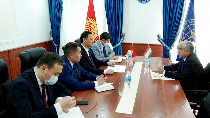 Kyrgyz FM receives ambassador of Tajikistan