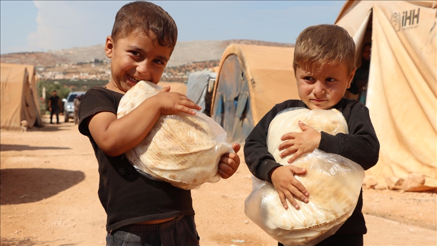Турецкий фонд ежедневно распределяет 300 тыс. буханок хлеба в Сирии
