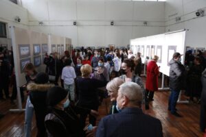 В Бишкеке открылась выставка «Взгляд юного художника», посвященная юбилею Детской Художественной школы