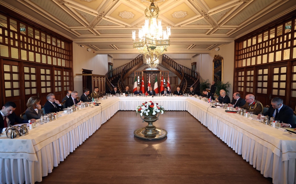 Turkish defense chief meets Italian, British counterparts in Istanbul