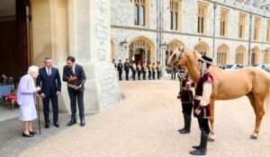 Британской королеве передан карабахский скакун по кличке «Шохрат», преподнесенный в дар Президентом Азербайджана