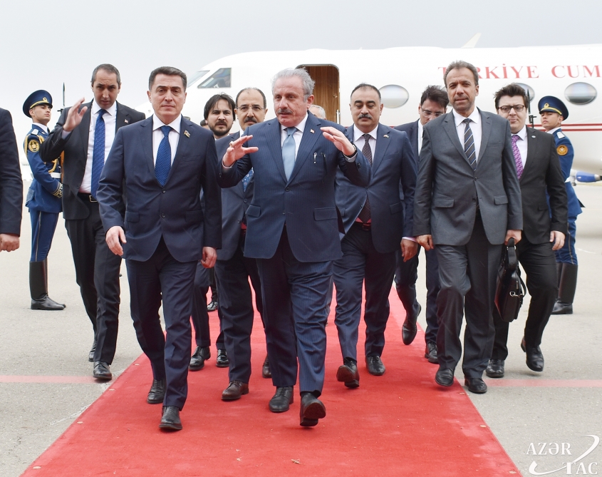 Председатель Великого национального собрания Турции Мустафа Шентоп прибыл с визитом в Азербайджан