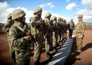 Azerbaijan’s Defense Minister visits combat positions on state border