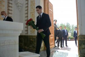 Serdar Berdimuhamedov O‘zbekistonning Birinchi Prezidenti maqbarasini ziyorat qildi