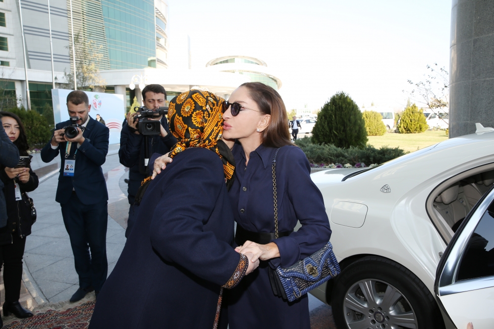 First Lady of Azerbaijan Mehriban Aliyeva viewed exhibitions of fine and decorative arts in city of Turkmenbashi