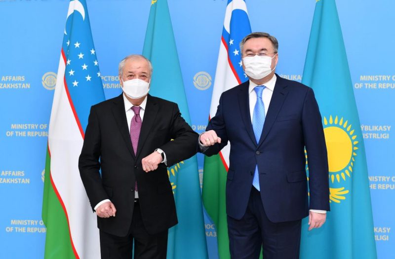 Kazakistan ve Özbekistan Dışişleri Bakanları, iki ülke arasında stratejik ortaklığı derinleştirme konularını görüştü. Başkent Nur Sultan’da resmi ziyarette bulunan Özbekistan Dışişleri Bakanı Abdulaziz Kamilov (solda), Kazak mevkidaşı Muhtar Tleuberdi (sağda) ile bir araya geldi.  ( Kazakistan Dışişleri Bakanlığı  - Anadolu Ajansı )